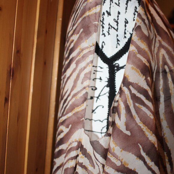 Lavello Accents Convertible Vest OS Animal Print - Picture 6 of 6